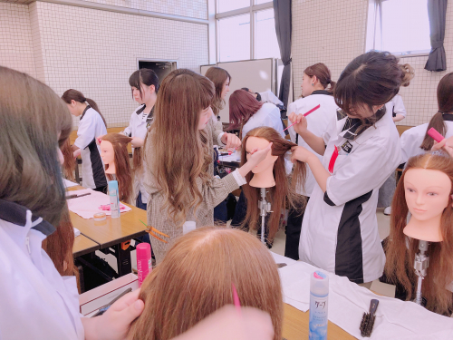 ヘアセット特別授業 in 旭川理美容専門学校 ☆